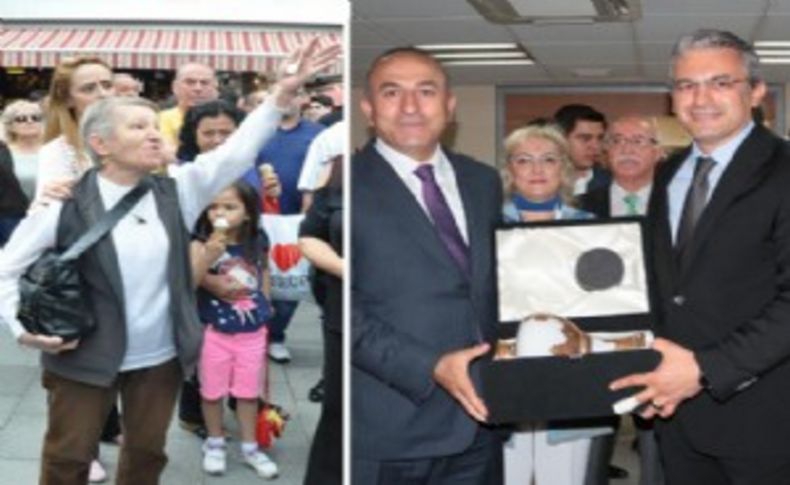 Bakan Çavuşoğlu Karşıyaka Çarşı'da protesto edildi: Kadınlardan Çavuşoğlu tepkisi